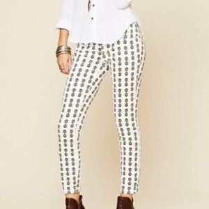 Free People Arrowhead Skinny Jeans in Black and White (Size 28)
